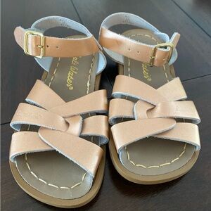 Saltwater originals leather sandals in matte rose gold toddlers size 10